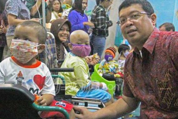 Dokter Edi S. Tehuteru; Terapkan Hospital-Schooling untuk Penuhi Hak Pasien Kanker Anak - JPNN.COM