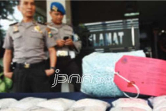 Polisi Kembali Sita 200 Butir Pil Ektasi Berlogo Hati - JPNN.COM