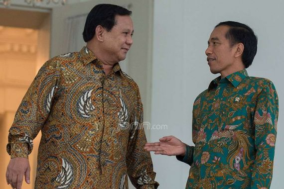Jokowi Perlihatkan Keakraban dengan Prabowo dan Tokoh KMP di Depan Mega - JPNN.COM