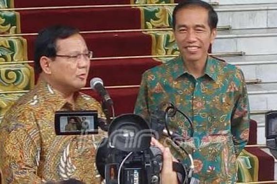 Sttt...Sambil Berbisik, Ini yang Pernah Ditanyakan Jokowi ke Prabowo - JPNN.COM