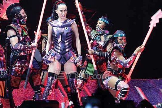 Katy Perry Bawa Eksotisme Mesir untuk KatyCats - JPNN.COM