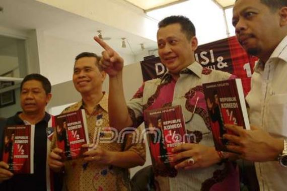 Jokowi Baru Setengah Presiden di Republik Komedi yang Jadi Candaan - JPNN.COM