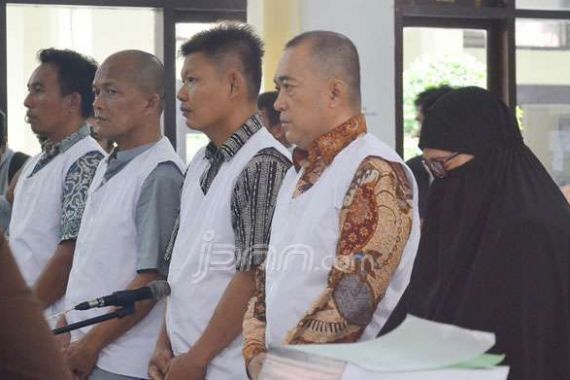 Terdakwa Pencucian Uang Penyelundupan BBM, Abob dkk Kemungkinan Bebas - JPNN.COM