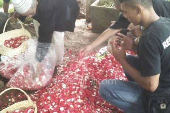 Didi Petet 4 Kali Naik Haji, Deddy Mizwar: Dia Muslim yang Taat - JPNN.COM