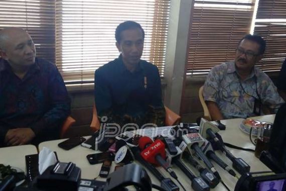 Singgung Pekerjaan Gibran, Jokowi Tertawa - JPNN.COM