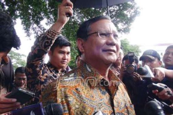 Usai Temui Menteri Rini yang Lagi Ultah, Prabowo Langsung ke Toilet - JPNN.COM