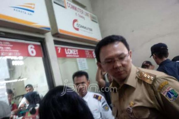 Antre Beli Tiket, Wah Pak Ahok..Pak Ahok.. - JPNN.COM