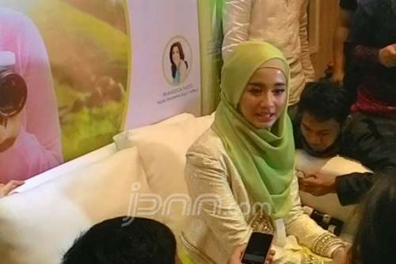 Bella Pilih Umrah Awal Ramadan - JPNN.COM