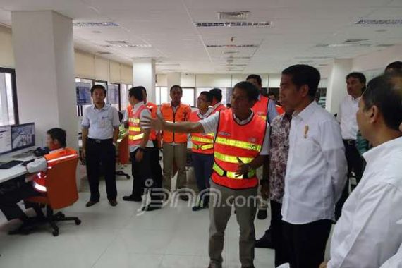 Jokowi Geram Dapat Laporan di Pelabuhan Tanjung Priok - JPNN.COM