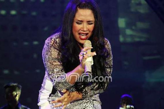 Titi DJ Merasa Ada Beban Menyandang Predikat Diva Indonesia - JPNN.COM