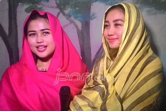 Pamela Duo Serigala: Pakai Hijab Beneran? Panas - JPNN.COM