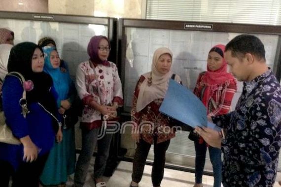 Gara-Gara Lokalisasi, Ibu-Ibu Pengajian Ini Dukung Sutiyoso Pimpin Telik Sandi - JPNN.COM