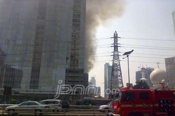 Tower 40 Lantai di Gatot Soebroto Terbakar - JPNN.COM