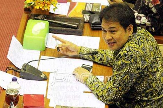 Politikus Golkar Usul Pilkada Serentak Ditunda - JPNN.COM