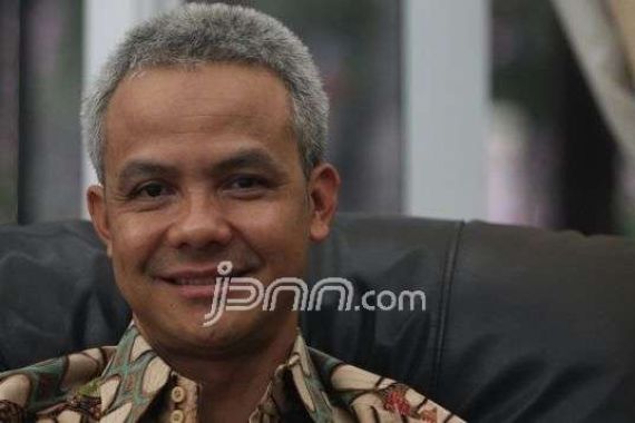 Ganjar Tutup Jembatan Timbang, Jateng Kehilangan Rp 10 Miliar - JPNN.COM