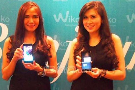 Smartphone Tertipis di Dunia Hadir di Indonesia, Harganya Rp 4 Juta - JPNN.COM