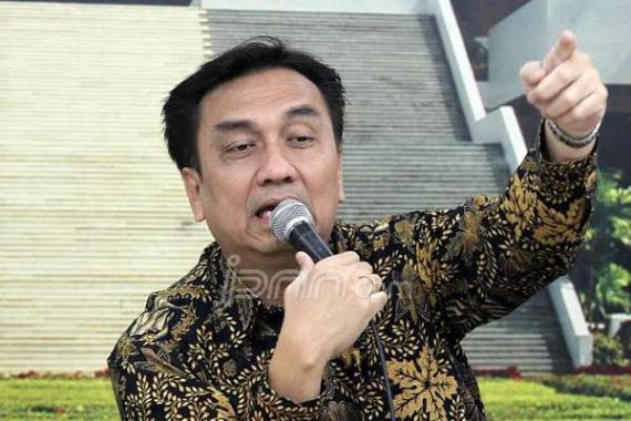 Effendi Simbolon Sindir TNI Hanya Sibuk kalau Ada Panggung Dangdut - JPNN.COM