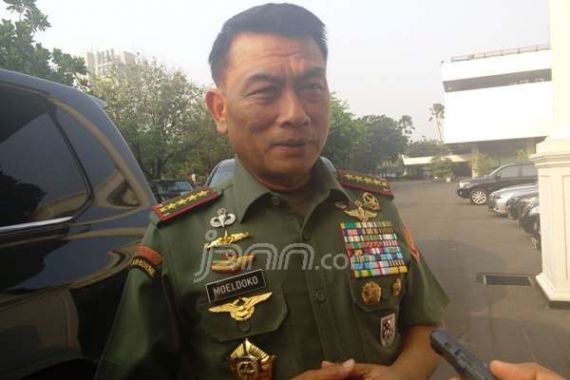 Keluarga TNI Berdompet Tipis Boleh Naik Hercules - JPNN.COM
