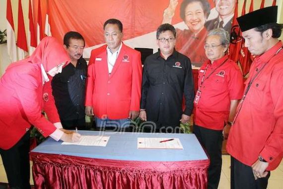 Calon Kada PDIP Diharuskan Tanda Tangani Sumpah Setia - JPNN.COM