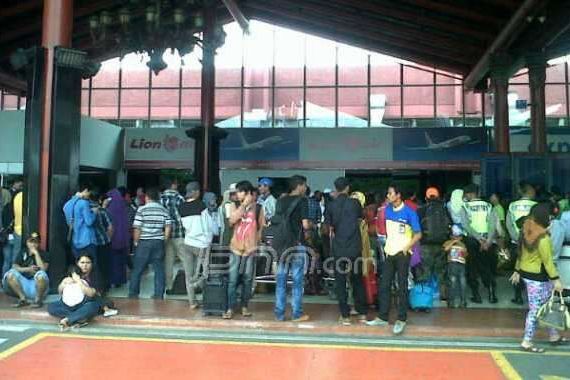 Bandara Blimbingsari Lumpuh, Penumpang Memaklumi - JPNN.COM