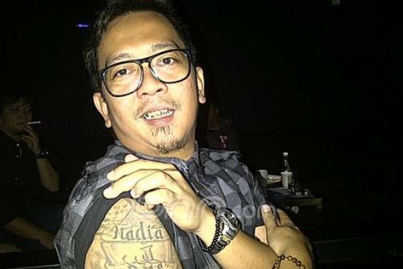 Sayang Keluarga, Bassist Radja Punya Tato Nama Anak - JPNN.COM