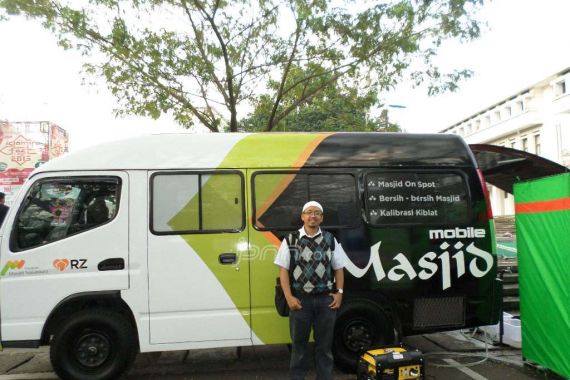 Muhammad Sobirin, Penggagas Masjid Keliling di Bandung - JPNN.COM