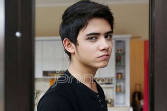 Si Tampan Aliando Syarief Didoakan Tegar Hadapi Musibah - JPNN.COM