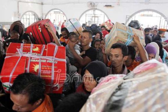 Delapan Penumpang Dipaksa Turun di Stasiun Cirebon, ada Apa? - JPNN.COM