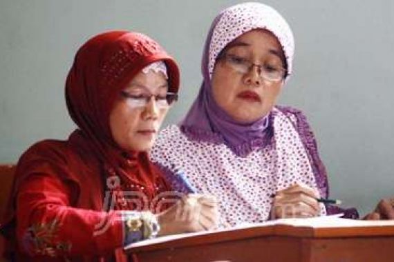 Bu Risma Minta Honorer K2 Surabaya Diangkat CPNS - JPNN.COM