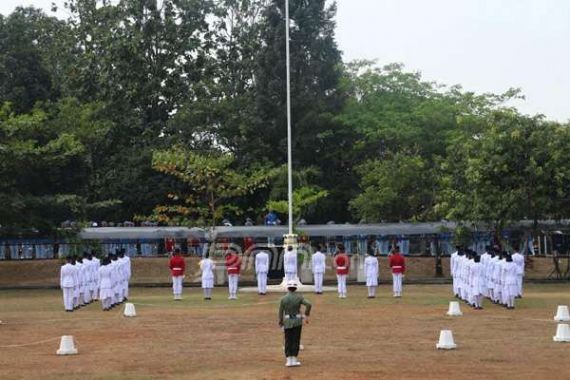 Demi Kesempurnaan Upacara HUT RI, Paku Payung Pun Disebar di Istana - JPNN.COM