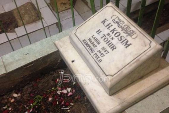 Misteri Makam Keramat di Kampung Pulo, siapa KH Kosim? - JPNN.COM