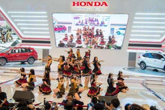 Adik-adik Cantik JKT48 Ini Meriahkan Kehadiran Honda BR-V di GIIAS 2015 - JPNN.COM