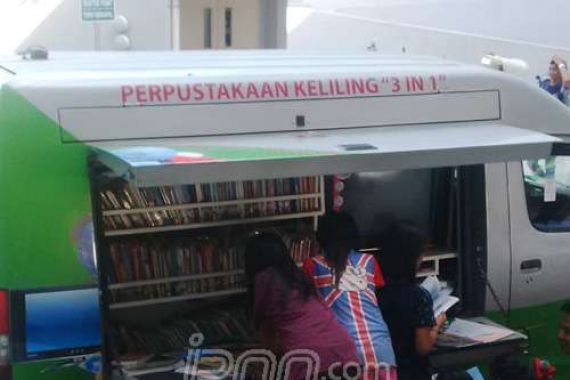 Pemprov DKI Kirim Perpustakaan 3 in 1 ke Rusun Jatinegara Barat - JPNN.COM