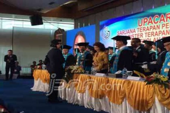 Menteri Susi Pada Wisudawan STP: Utamakan Kerja di Indonesia - JPNN.COM