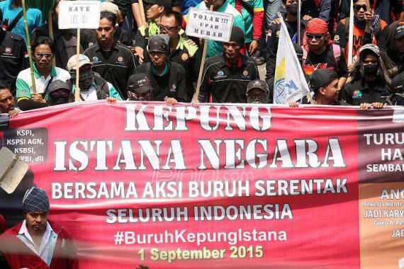 Pemerintah Harus Menanggung Biaya Hidup Buruh - JPNN.COM