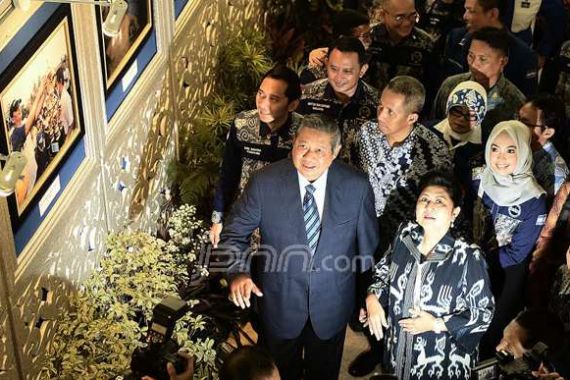 Pak SBY Tegaskan Posisi PD di Antara Dua Raksasa Politik - JPNN.COM