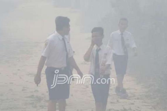 Kabut Asap Kian Pekat, Siswa Belajar di Rumah Masing-masing - JPNN.COM