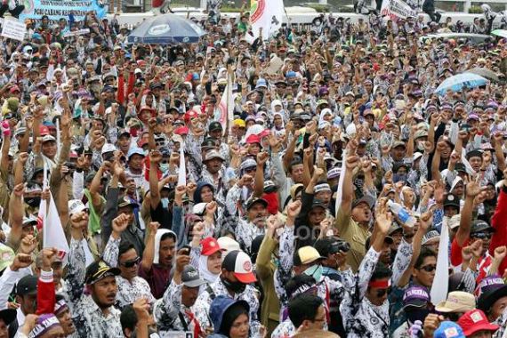 LAWAN: Daerah Ini Tidak Dukung Honorer K2 Jadi CPNS - JPNN.COM