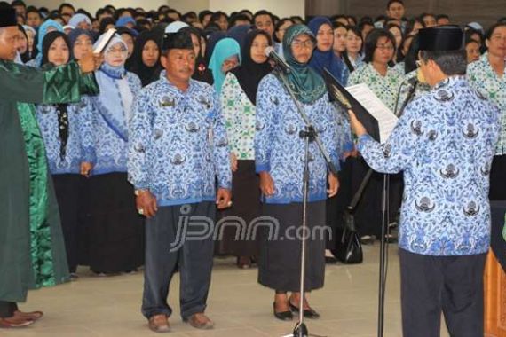 958 CPNS Disumpah, Sebagian dari Honorer - JPNN.COM