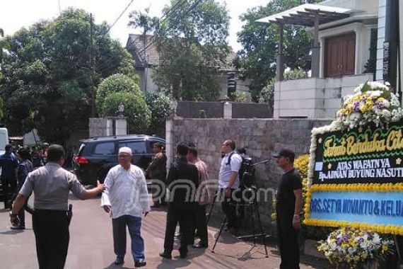 Usai Sholad I'd, Bang Buyung Dimakamkan di Tanah Kusir - JPNN.COM