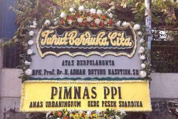 Dari Jokowi, JK, Mega hingga Anas Urbaningrum Kirim Bunga buat Bang Buyung - JPNN.COM