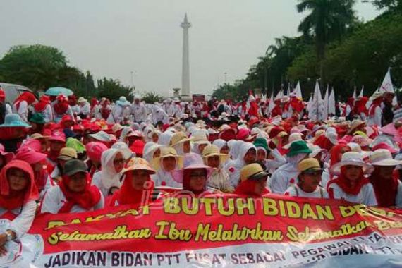 Geruduk Istana, Ribuan Bidan Minta Keadilan - JPNN.COM