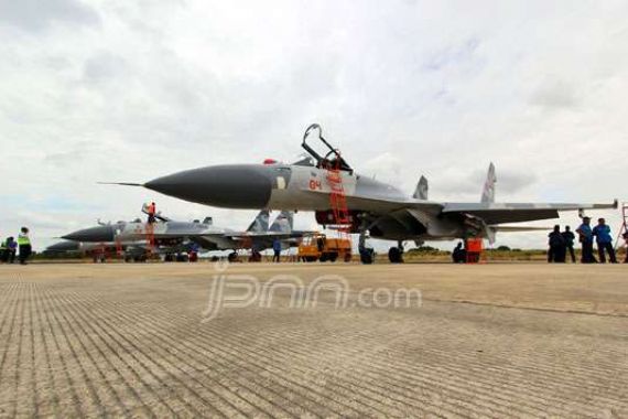 Hayo...Pesawat Tempur Sukhoi SU-35 atau F-16? - JPNN.COM