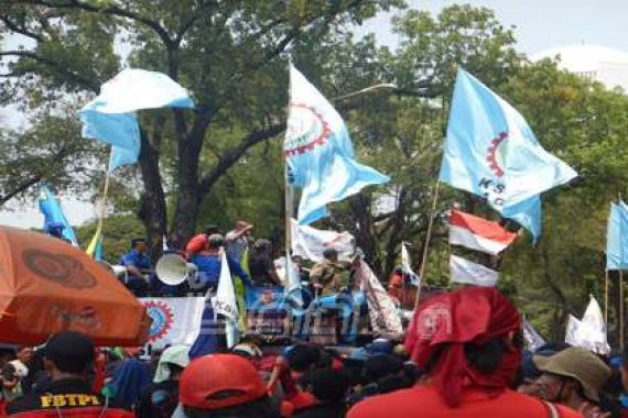 Ribuan Buruh Demo Jokowi, Hindari 2 Ruas Jalan ini - JPNN.COM