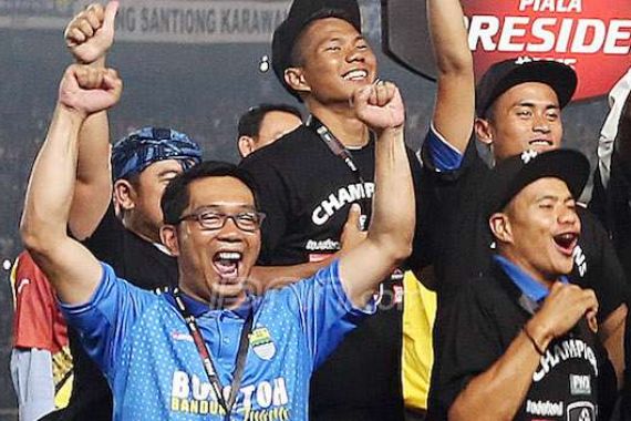 Gooollll.... Ridwan Kamil Happy Berjingkrak-Jingkrak di Samping Jokowi - JPNN.COM