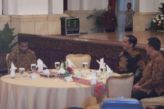 Seperti Inilah Gaya Zulham Zamrun saat Semeja dengan Presiden Jokowi - JPNN.COM
