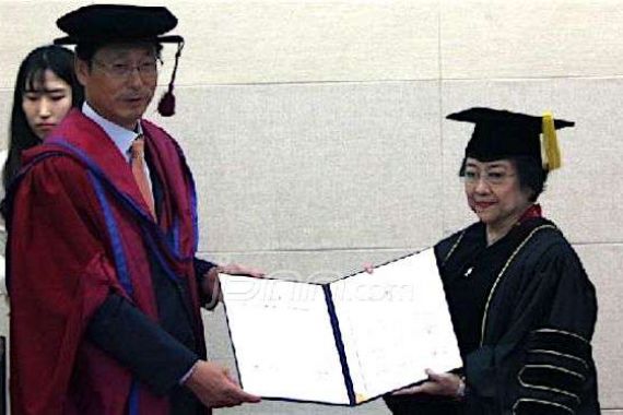Dorong Rekonsiliasi Dua Korea, Megawati Diberi Gelar Doktor Honoris Causa - JPNN.COM