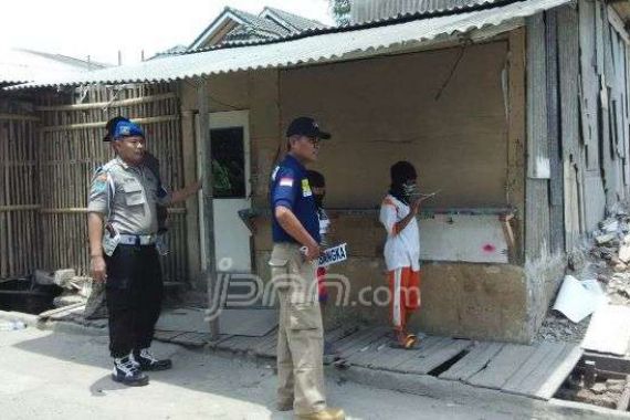 Tersangka Agus Tiba di Lokasi Rekonstruksi, Langsung Diteriaki Warga - JPNN.COM