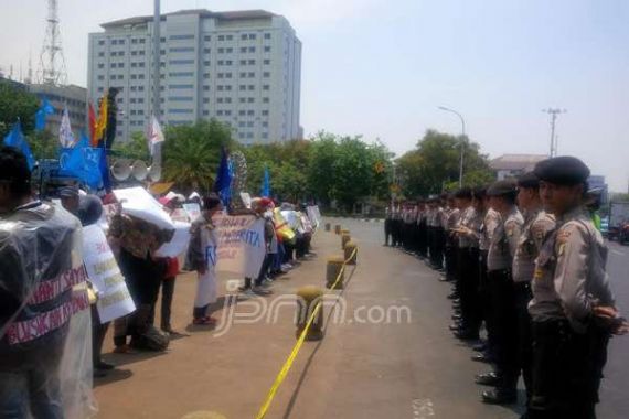 Katanya Kepung Istana, yang Demo Cuma Segini - JPNN.COM