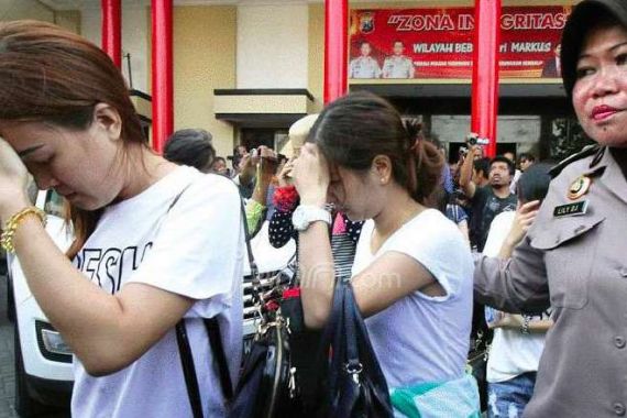 Delapan Perempuan Cantik Tiongkok dan Taiwan Digelandang Polisi di Surabaya - JPNN.COM